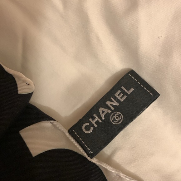 Stunning Authentic limited edition rare and collectible Chanel scarf.Must have! - Picture 11 of 14